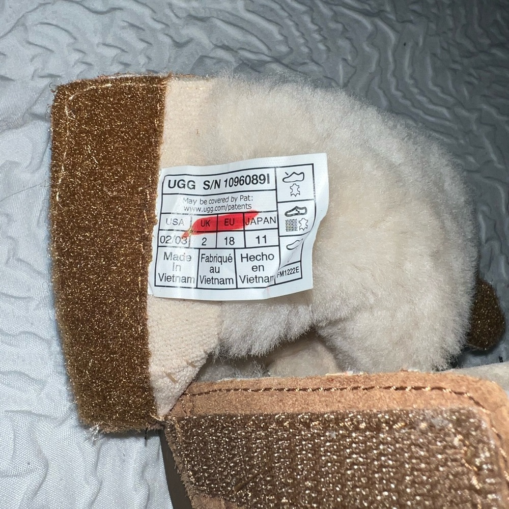 UGGs - Picture 5 of 6